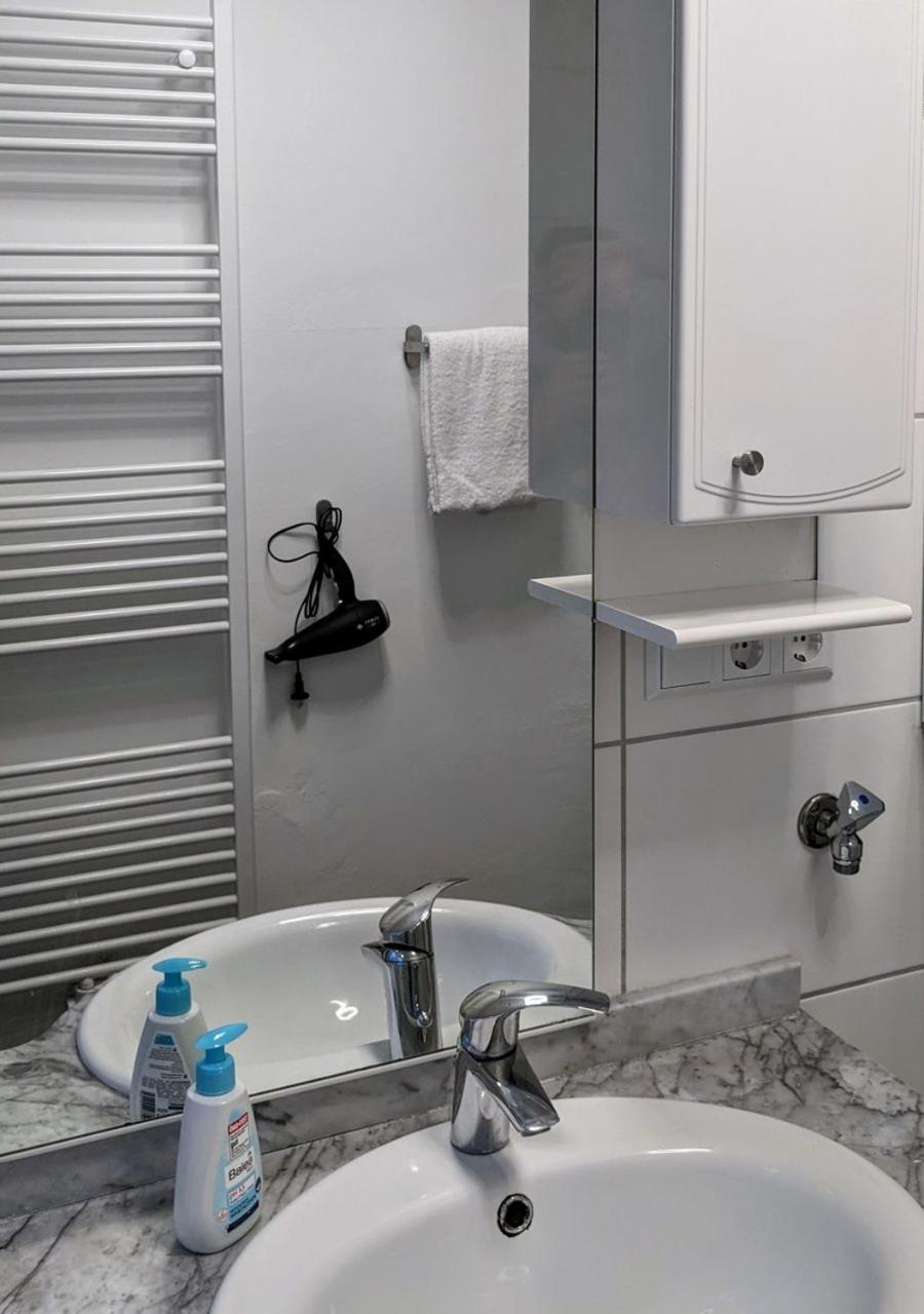 Apartamento 65Qm Altbaucharme Mit Zwei Balkonen Karlsruhe Exterior foto